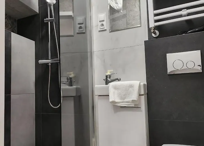 19 - Ghetto Heroes Square *