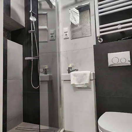 19 - Ghetto Heroes Square *